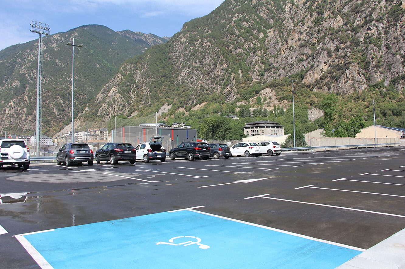 L'aparcament del Parc Fluvial.