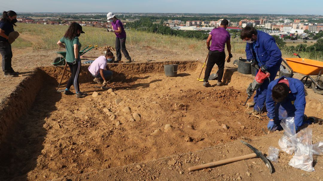 Excavación arqueológica del Castro de los Judíos en Puente Castro