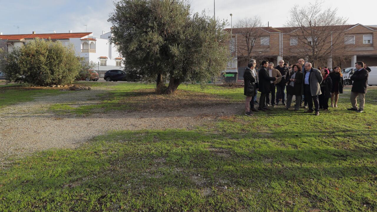 Visita de las autoridades a la parcela que cede el Ayuntamiento de Granada a la Universidad de Granada (UGR) para la ampliación de la Escuela de Informática