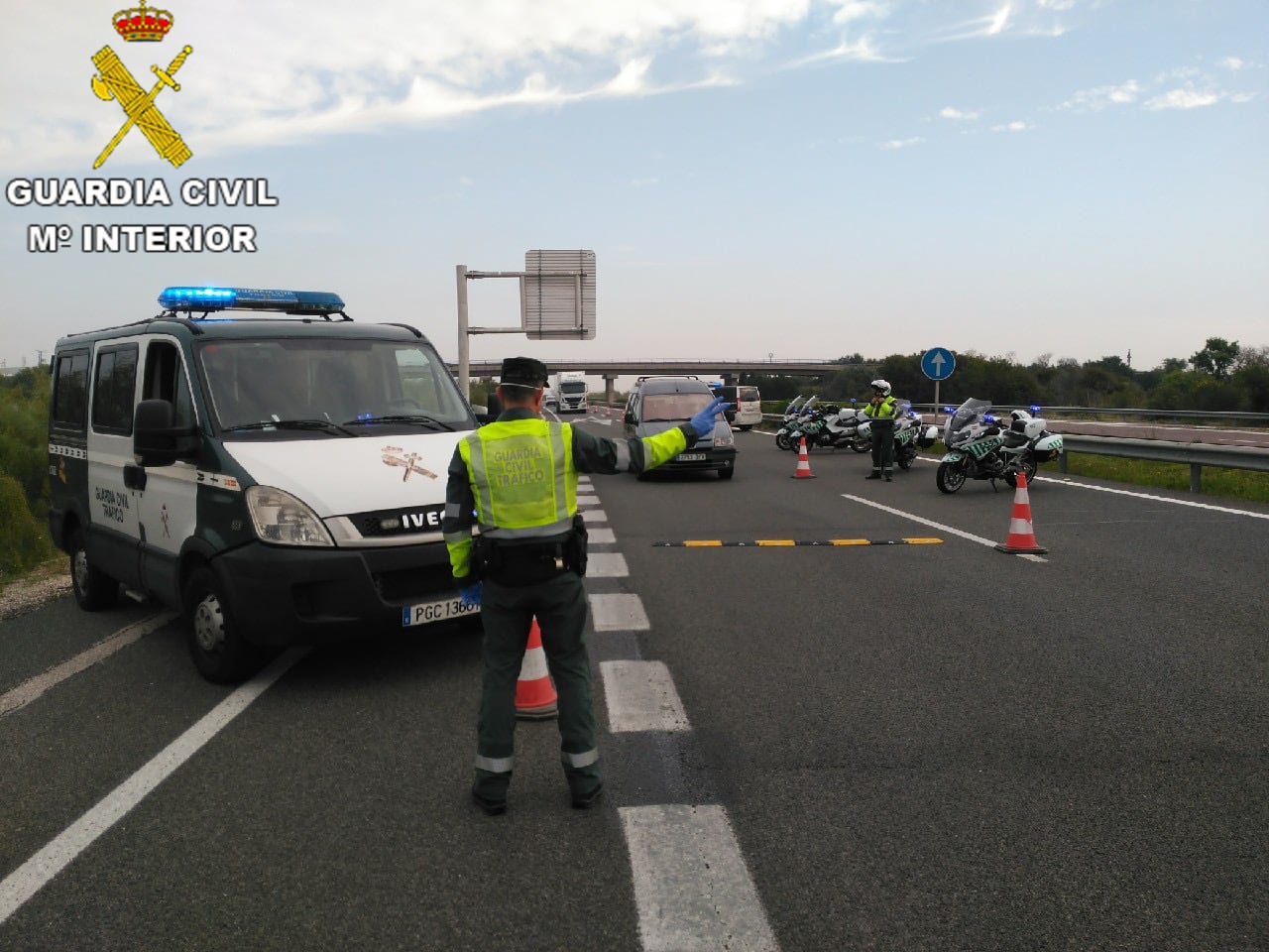 Dispositivo de control de carreteras de la Guardia Civil.