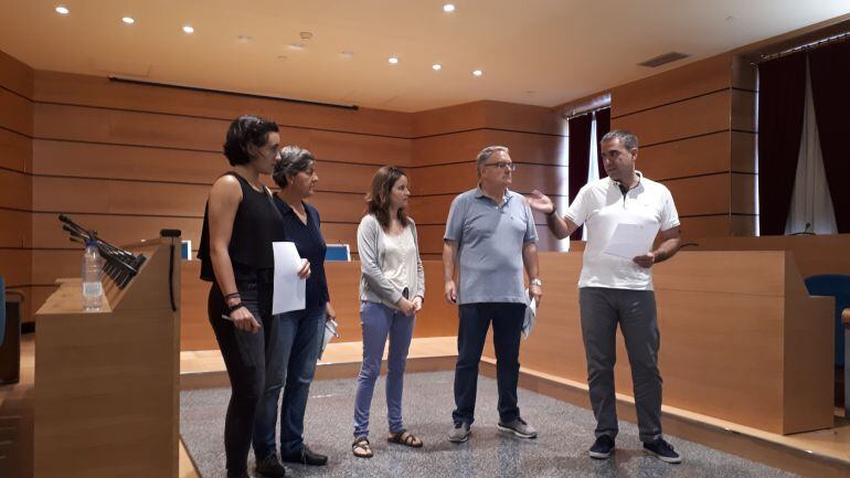 Elena del Puerto (SARE), Mertxe Garate (EAJ-PNV), Igone Lamarain (EH Bildu), Isidro Gabirondo (SARE) y Miguel de los Toyos (PSE-EE)