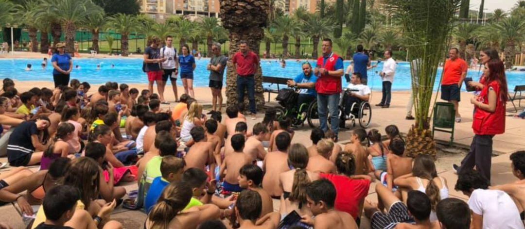 Menores jiennenses asisten a una charla durante las Escuelas Deportivas Municipales del año pasado en verano.