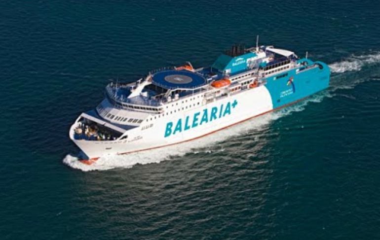 Barco de Balearia.