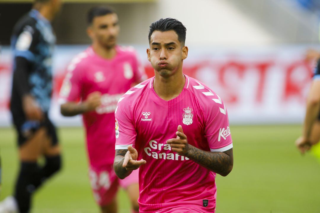 Sergio Araújo celebrando el primer gol contra el Almería.