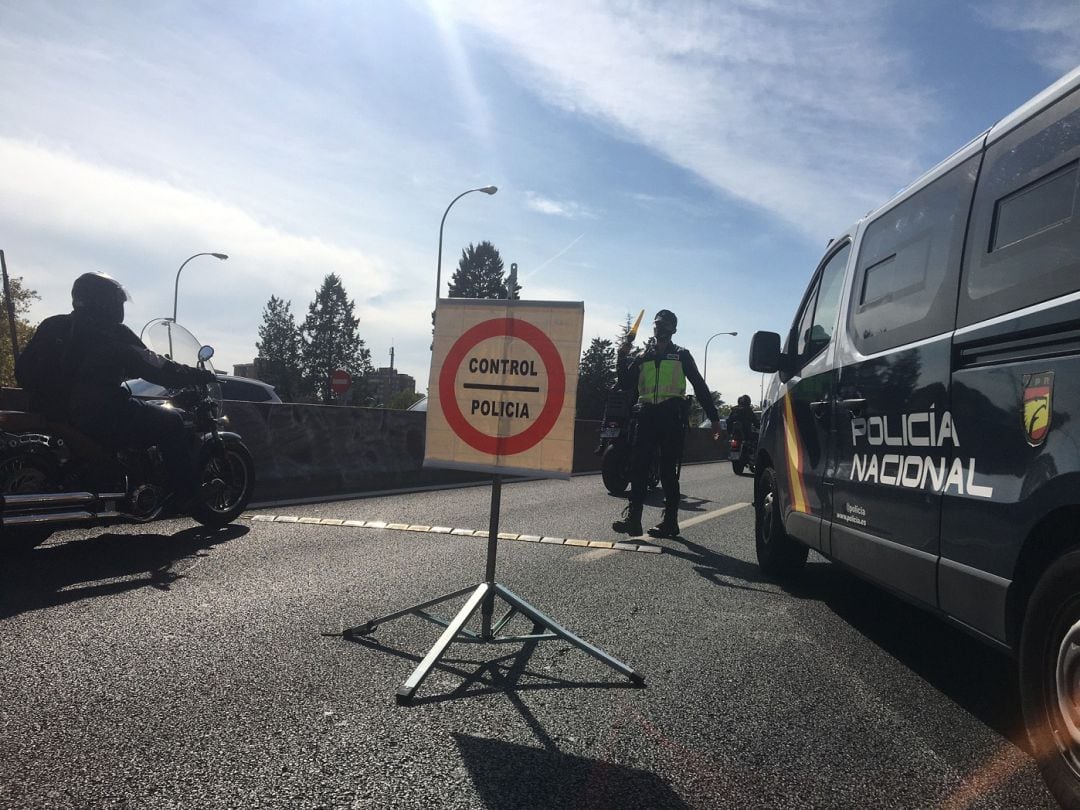 Control de la Policía Nacional en la autovia de Extremadura