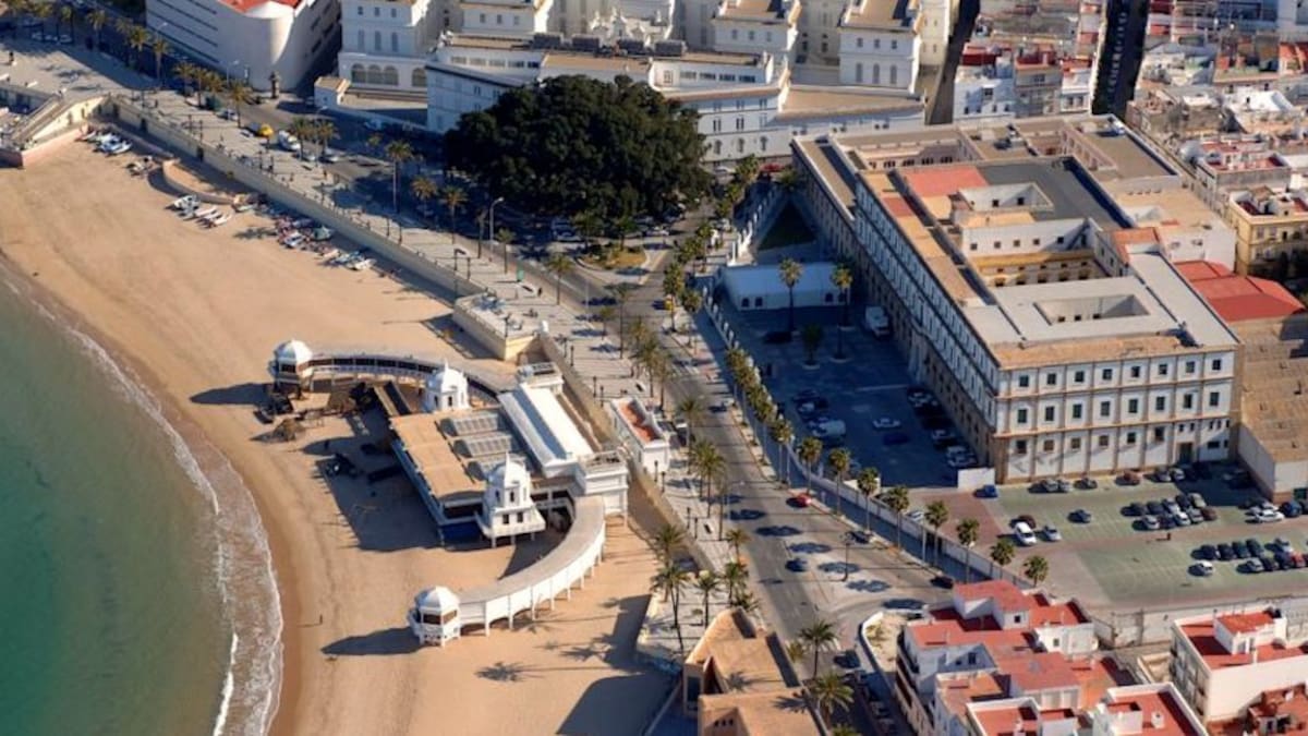 El gobierno local pide a la nueva Junta que aclare sus intenciones respecto a Valcárcel