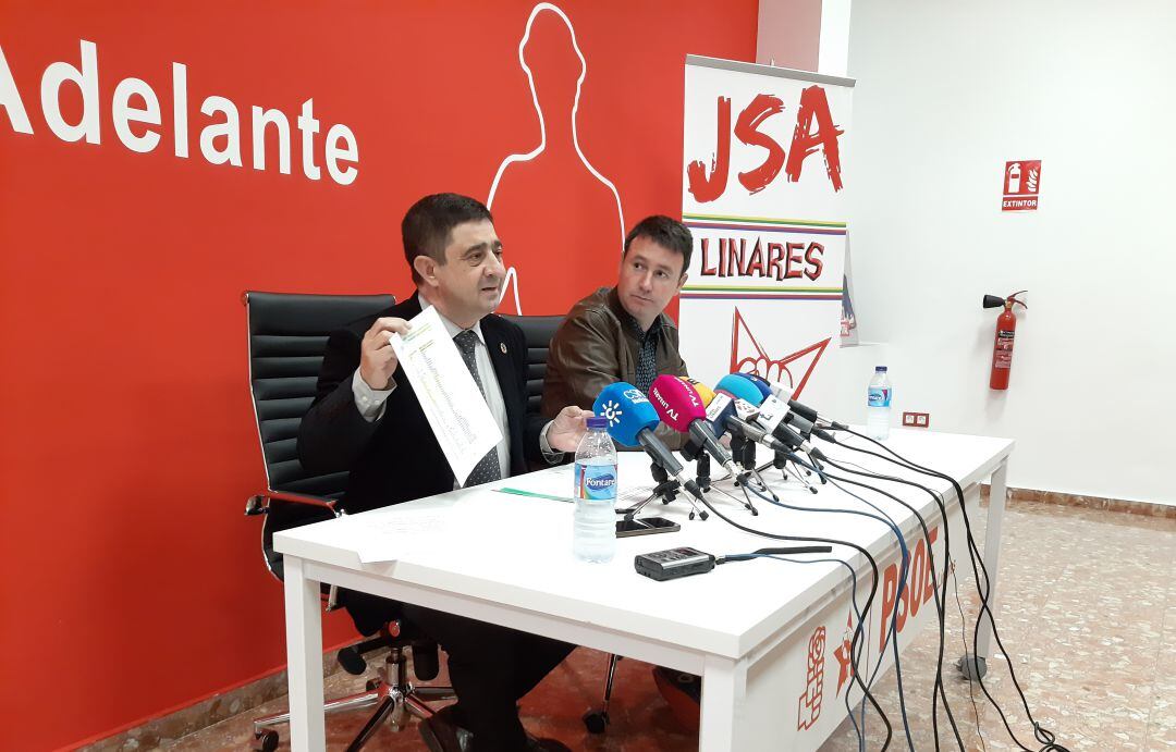 Francisco Reyes y Daniel Campos durante una rueda de prensa en Linares