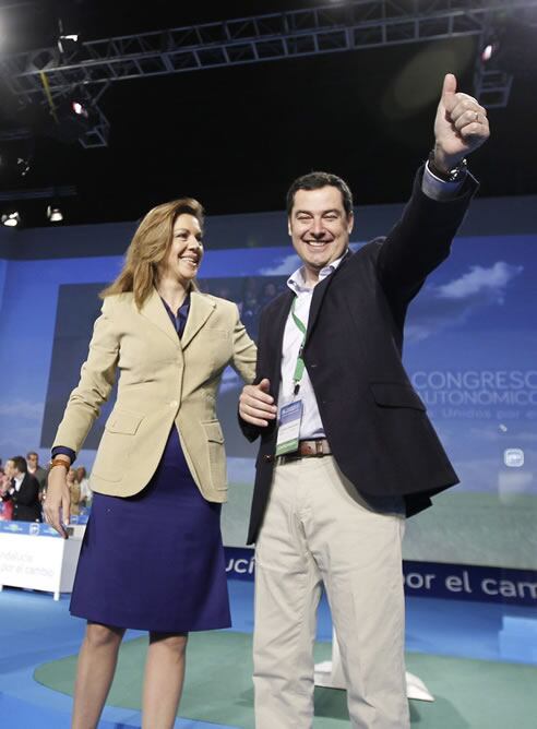 La secretaria general del PP, María Dolores de Cospedal, y el candidato a la presidencia regional, Juan Manuel Moreno, a su llegada al acto de inauguración del congreso regional del PP-A.