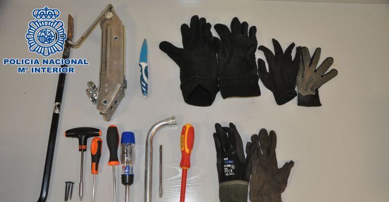Herramientas que la Policía hayó en el vehículo de los presuntos autores de un robo en Alcobendas
