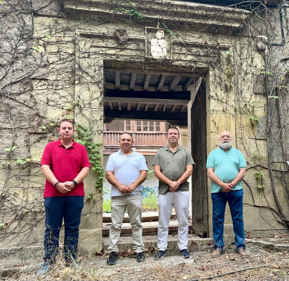 El alcalde de Monachil, José Morales, junto con miembros de su equipo de gobierno visitan las  instalaciones del Molino del Aragonés