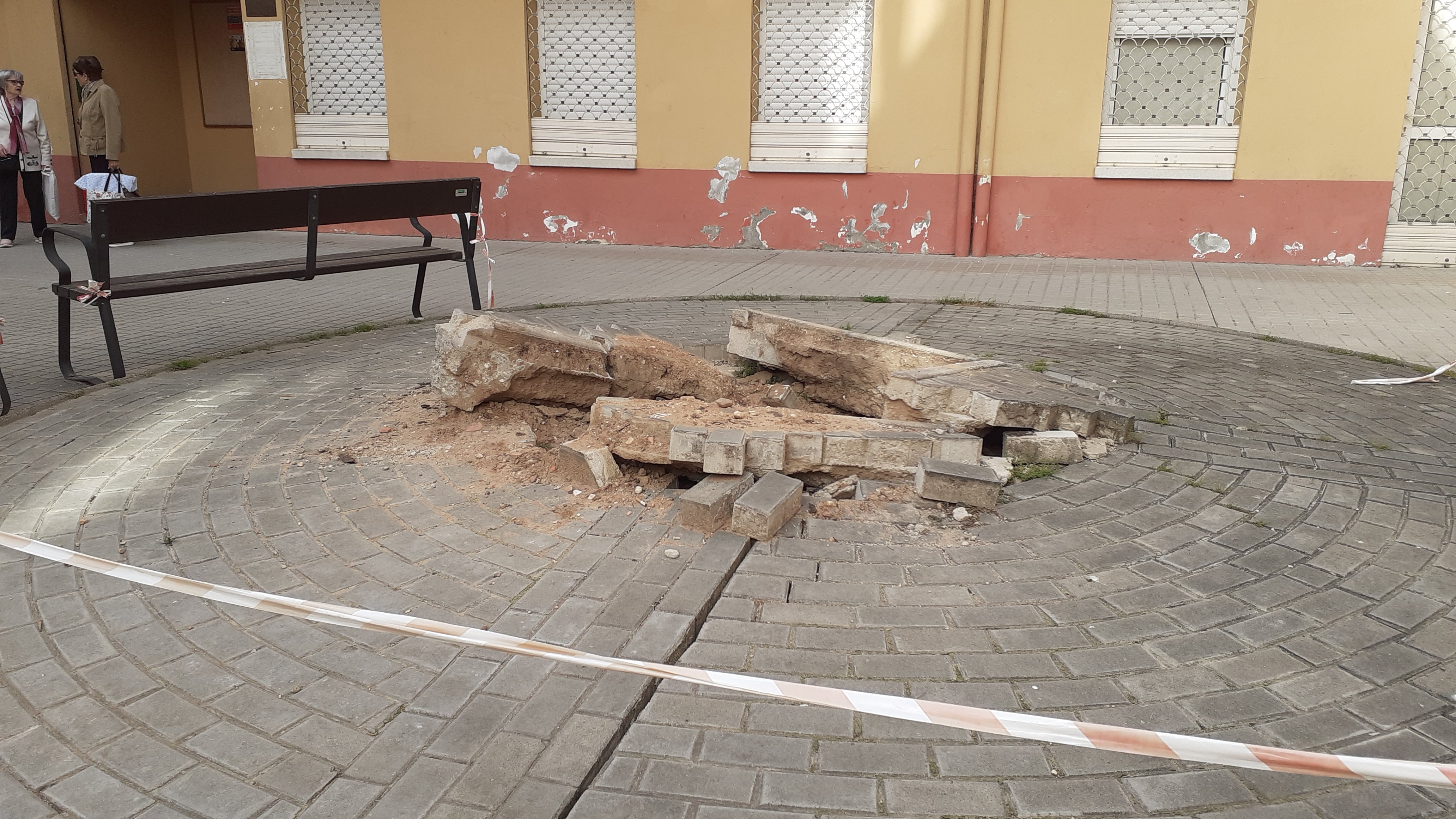 Espacio de la calle Zazuar cuya reparación reclama la asociación al Ayuntamiento de Aranda