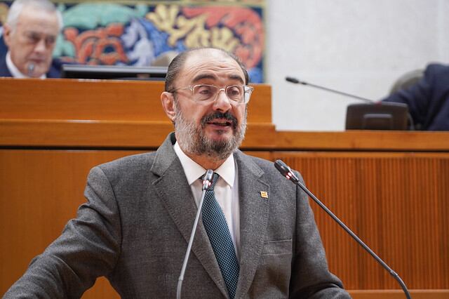 Javier Lambán interviene en el Pleno de las Cortes de Aragón