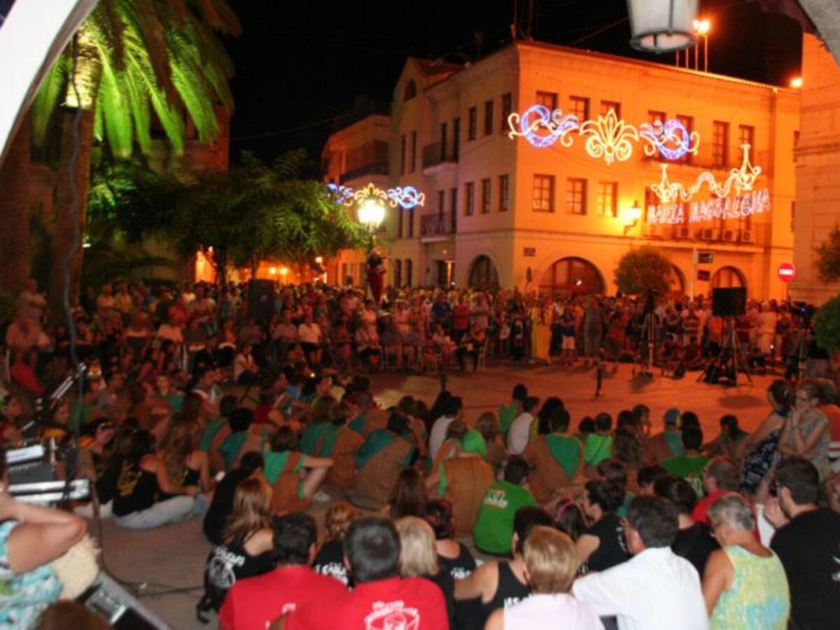 Traca y Embajada humorística marcan la fiesta en Novelda