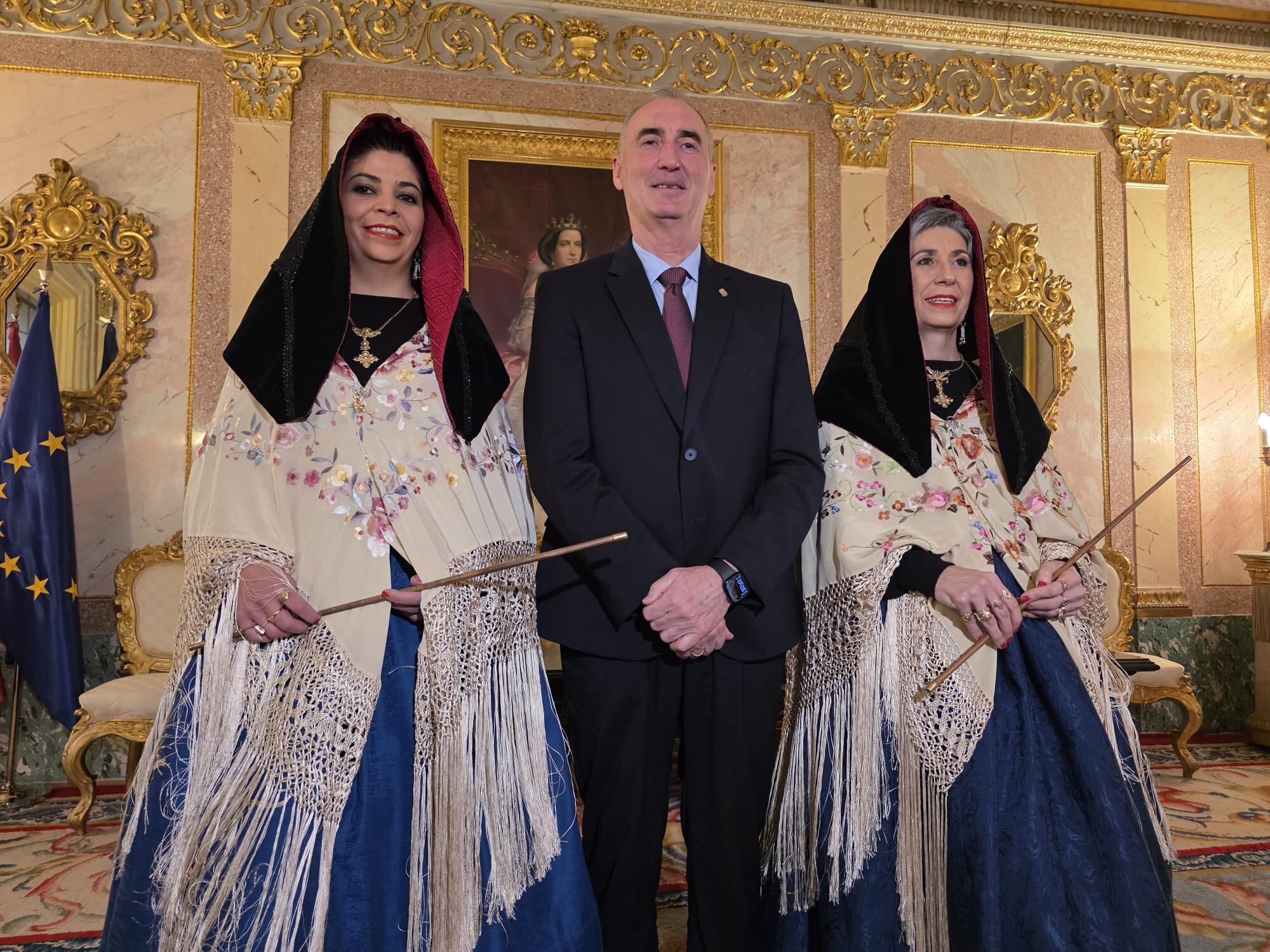 José Mazarías, entrega el bastón de mando de la ciudad y lo han hecho justo el día de Santa Águeda, 5 de febrero