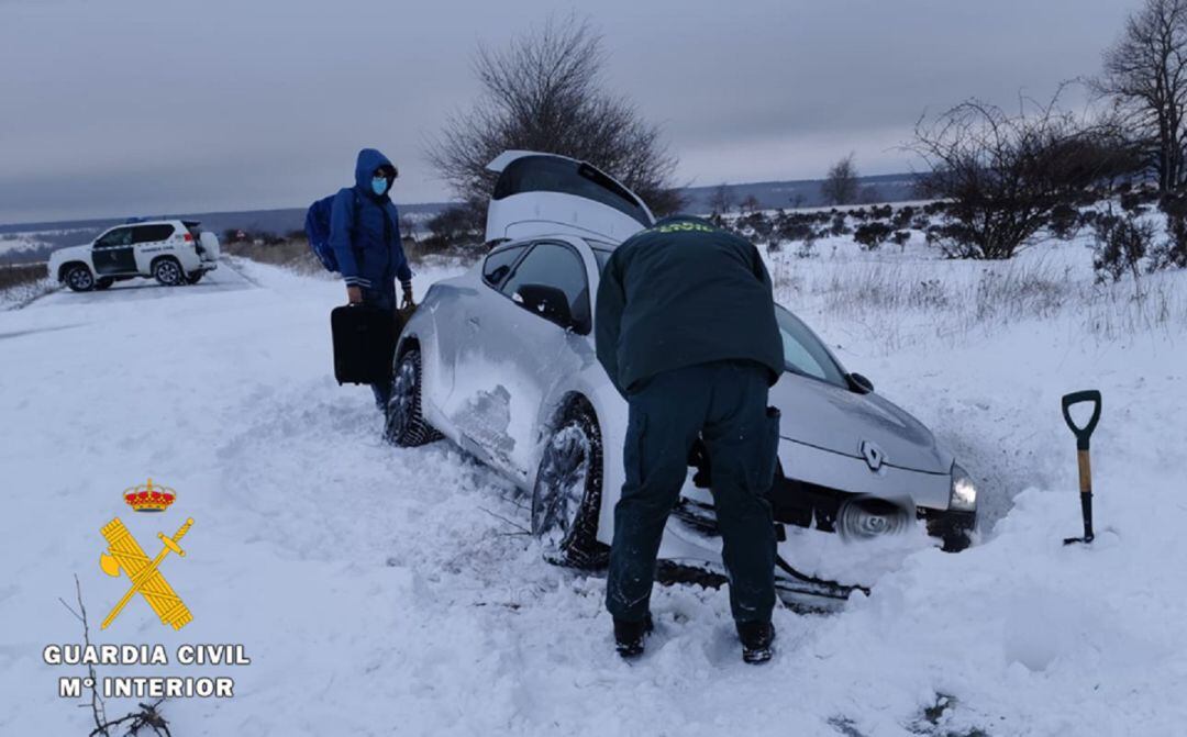 Rescate de dos ciudadanos suizos atrapados en la nieve