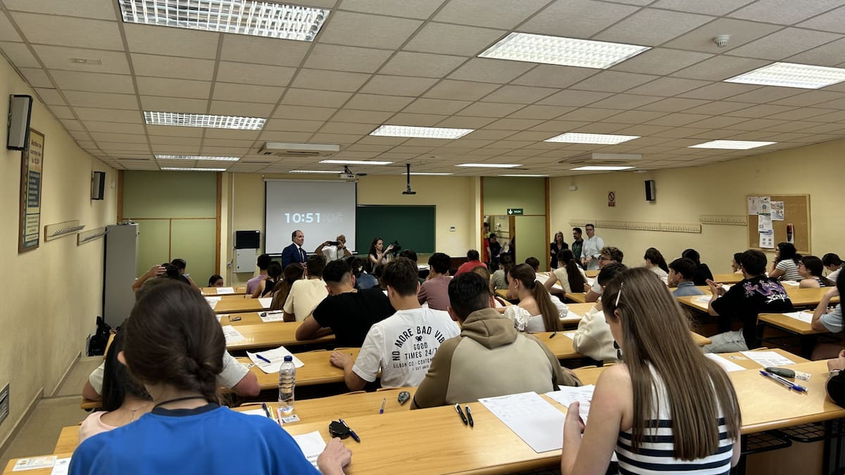 Chicos y chicas jienenses comienzan la PAU (03/06/2025)