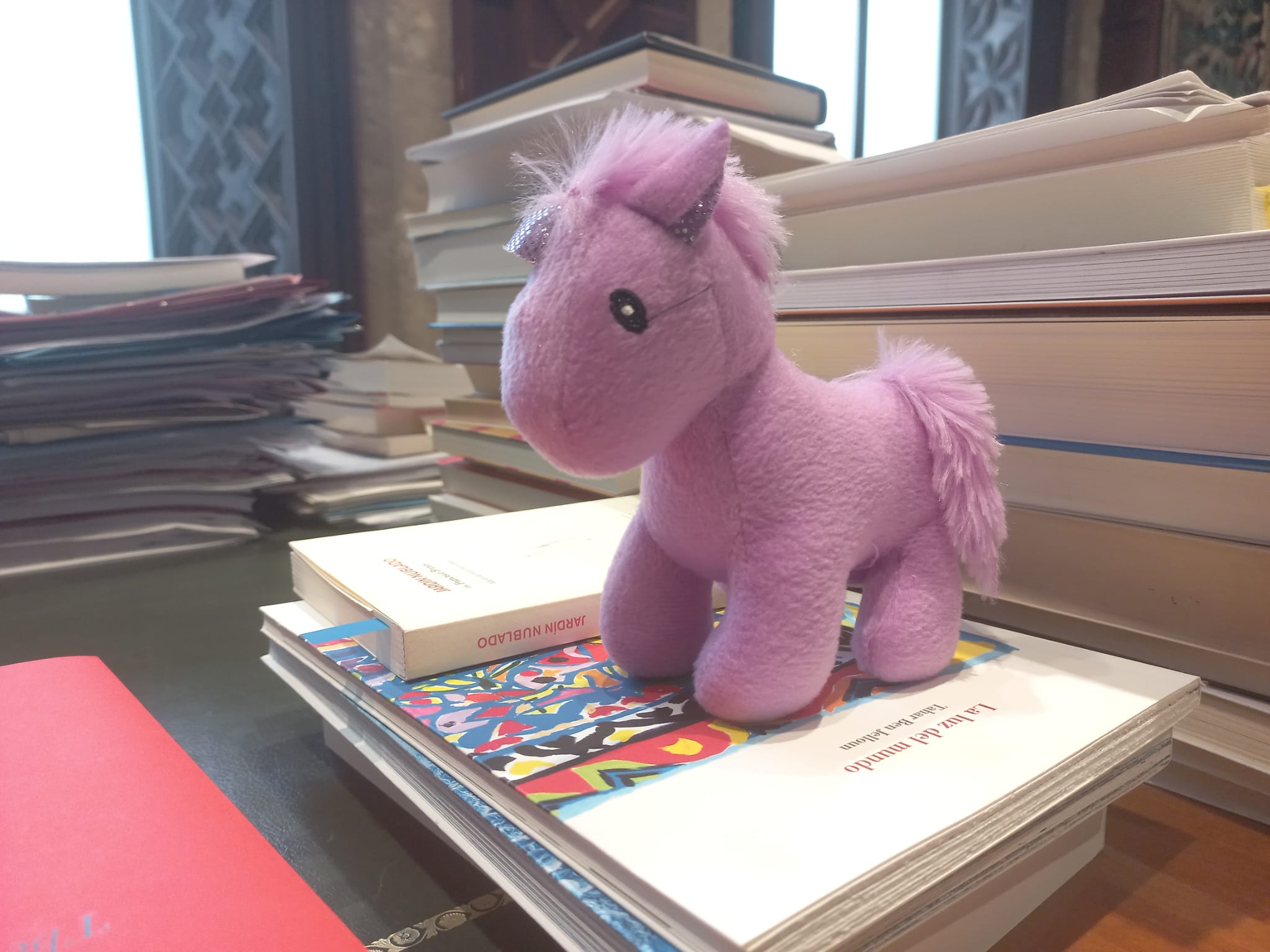 Peluche que Marisa, una niña ucraniana, regaló al president de la Generalitat, Ximo Puig. Fuente: GVA