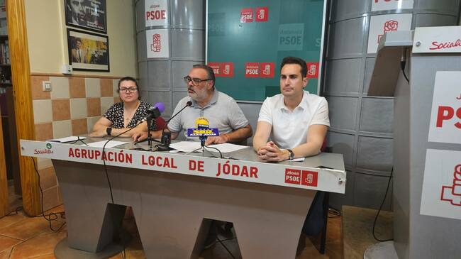 Momento de la intervención del portavoz municipal del PSOE de Jódar, Enrique Yerves