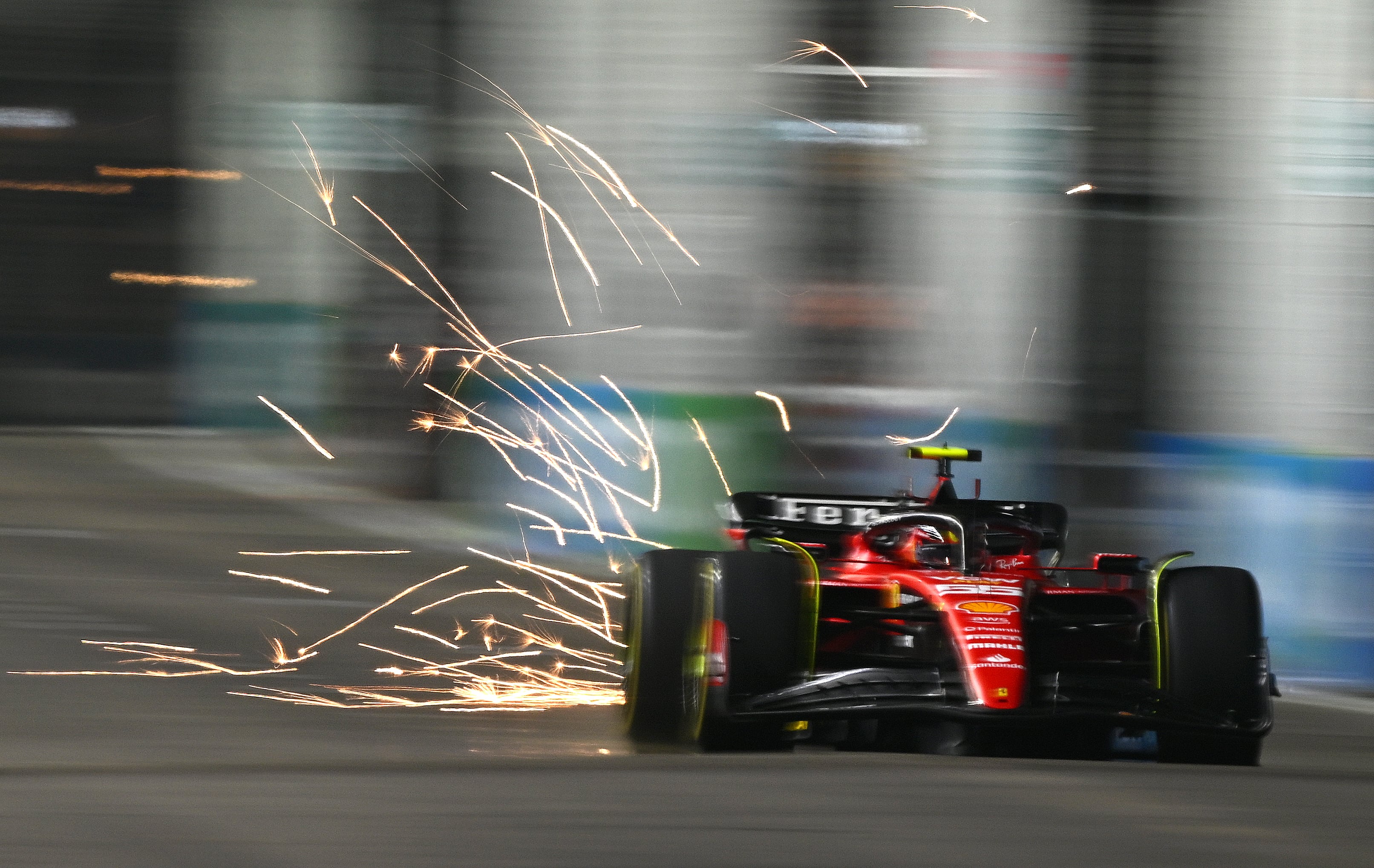 Carlos Sainz durante los entrenamientos libres 2 del GP de Singapur 2023