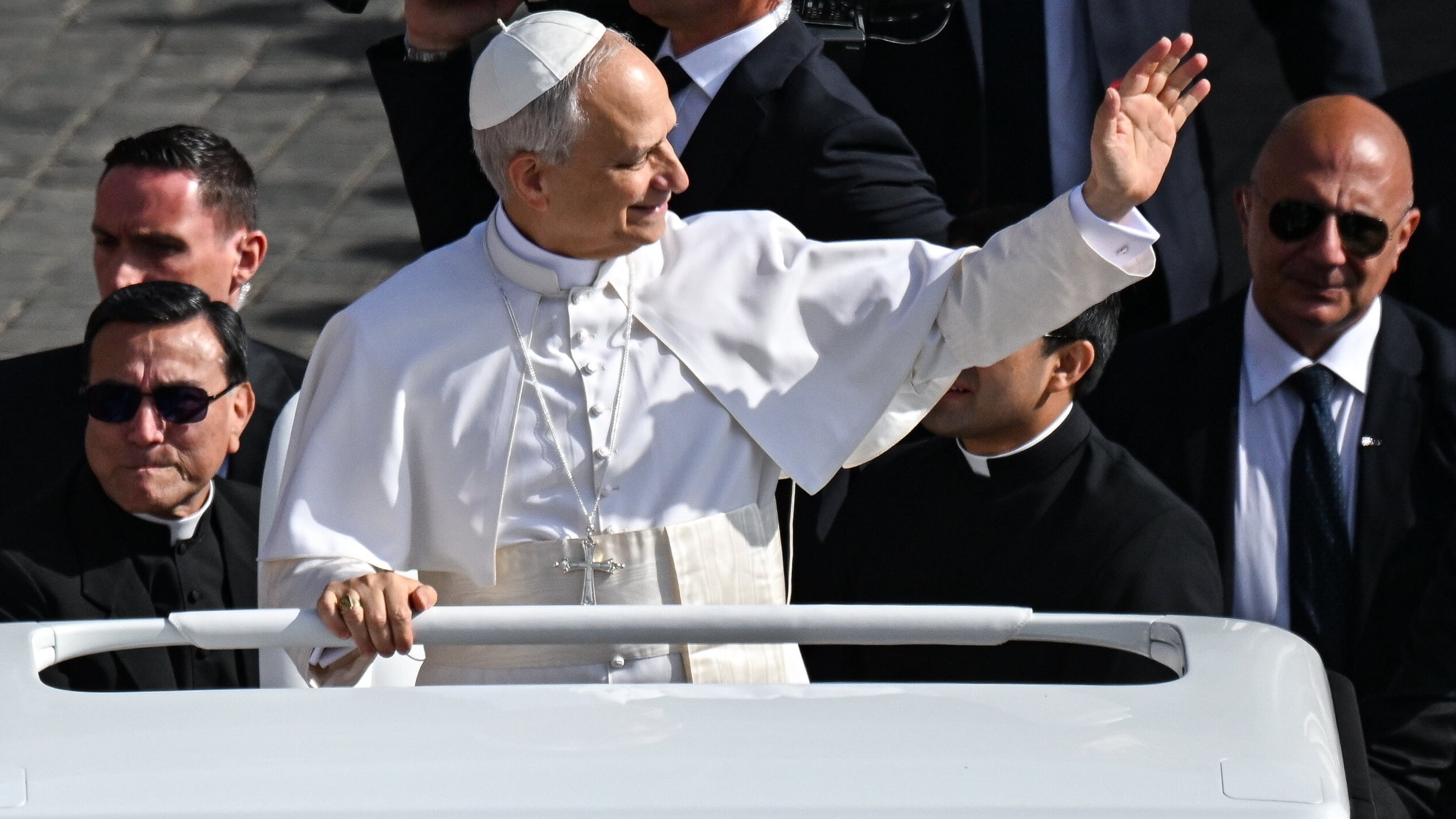 Ciudad del Vaticano (Estado de la Ciudad del Vaticano. Santa Sede), 18/05/2025.- El papa León XIV llega en el papamóvil a la Plaza de San Pedro, Ciudad del Vaticano, el 18 de mayo de 2025. EFE/DAREK DELMANOWICZ PROHIBIDO SU USO EN POLONIA