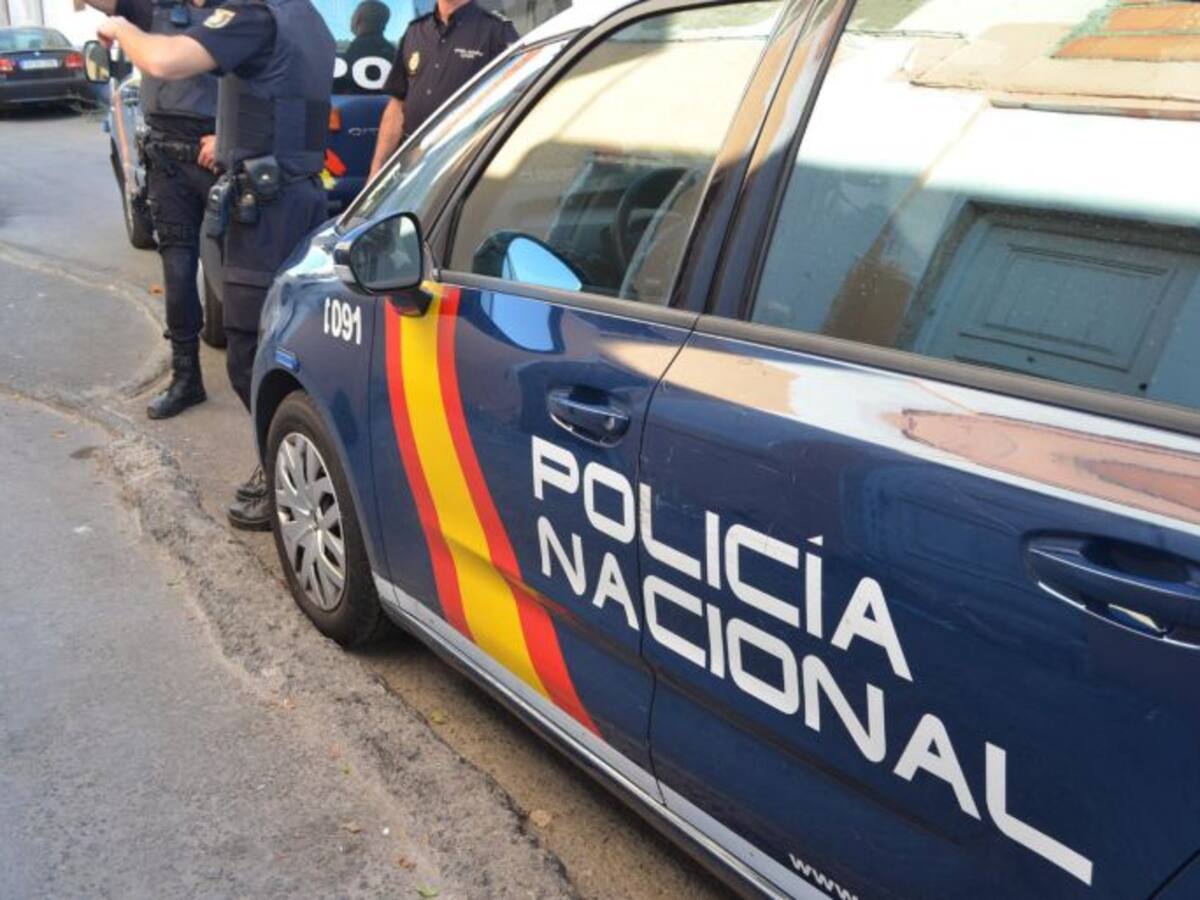 Detenido tras agredir a un policía y atrincherarse en su casa de Camí dels Reis