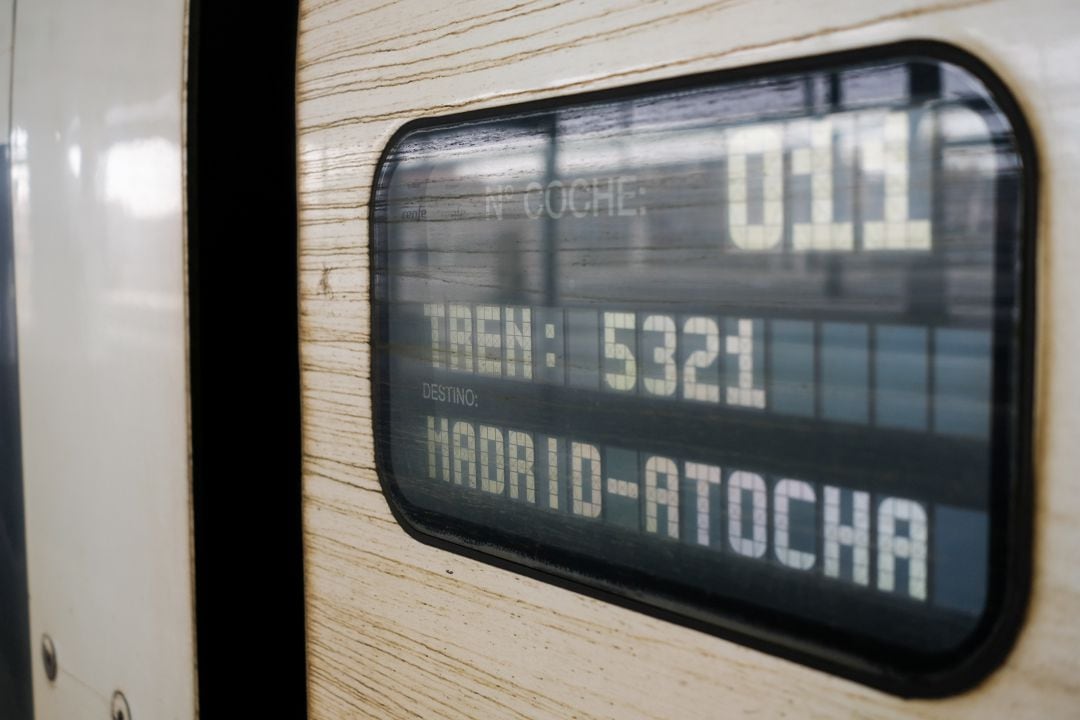 Entrada en uno de los trenes de Renfe con destino Madrid. 