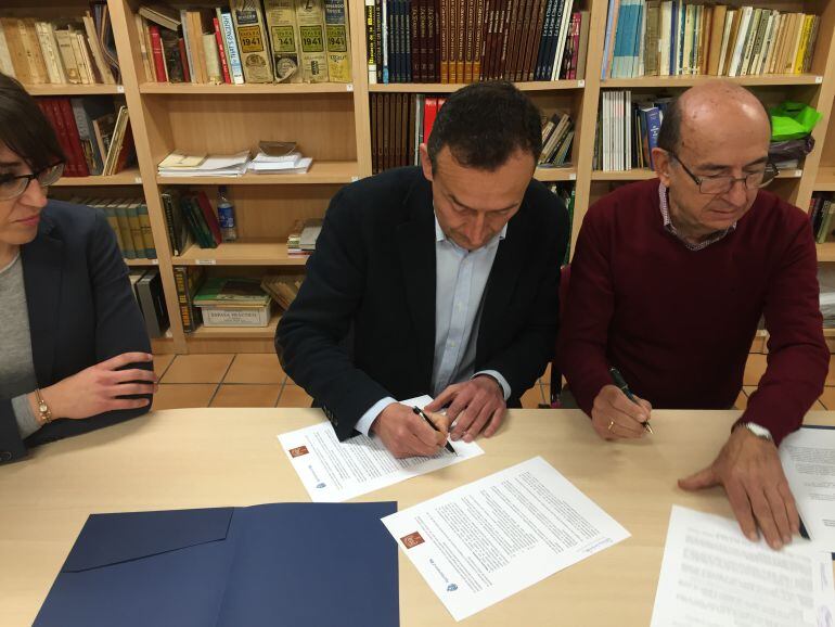 Hoy se ha firmado el convenio entre Ayuntamiento y Museo de Pusol