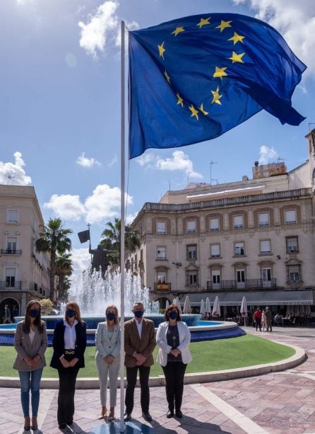 Acto de izada de la bandera de Europa con motivo de Día de Europa