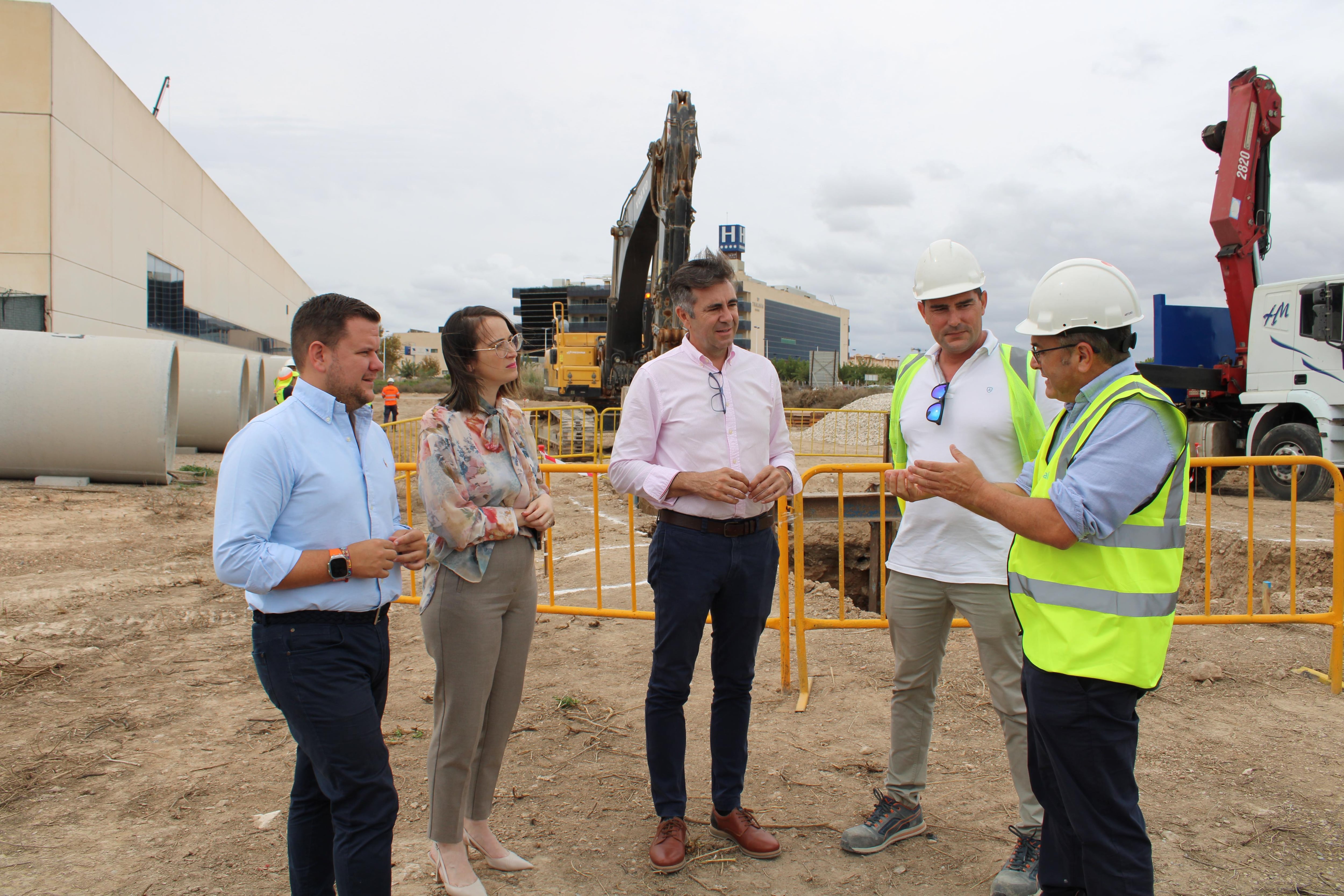 El alcalde de San Pedro del Pinatar, Pedro Javier Sánchez, ha visitado hoy las obras para la ampliación de la capacidad hidráulica del colector de entrada a la Estación Depuradora