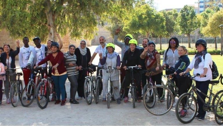 Imagen de los participantes en el proyecto &quot;Empoderamiento sobre ruedas&quot;