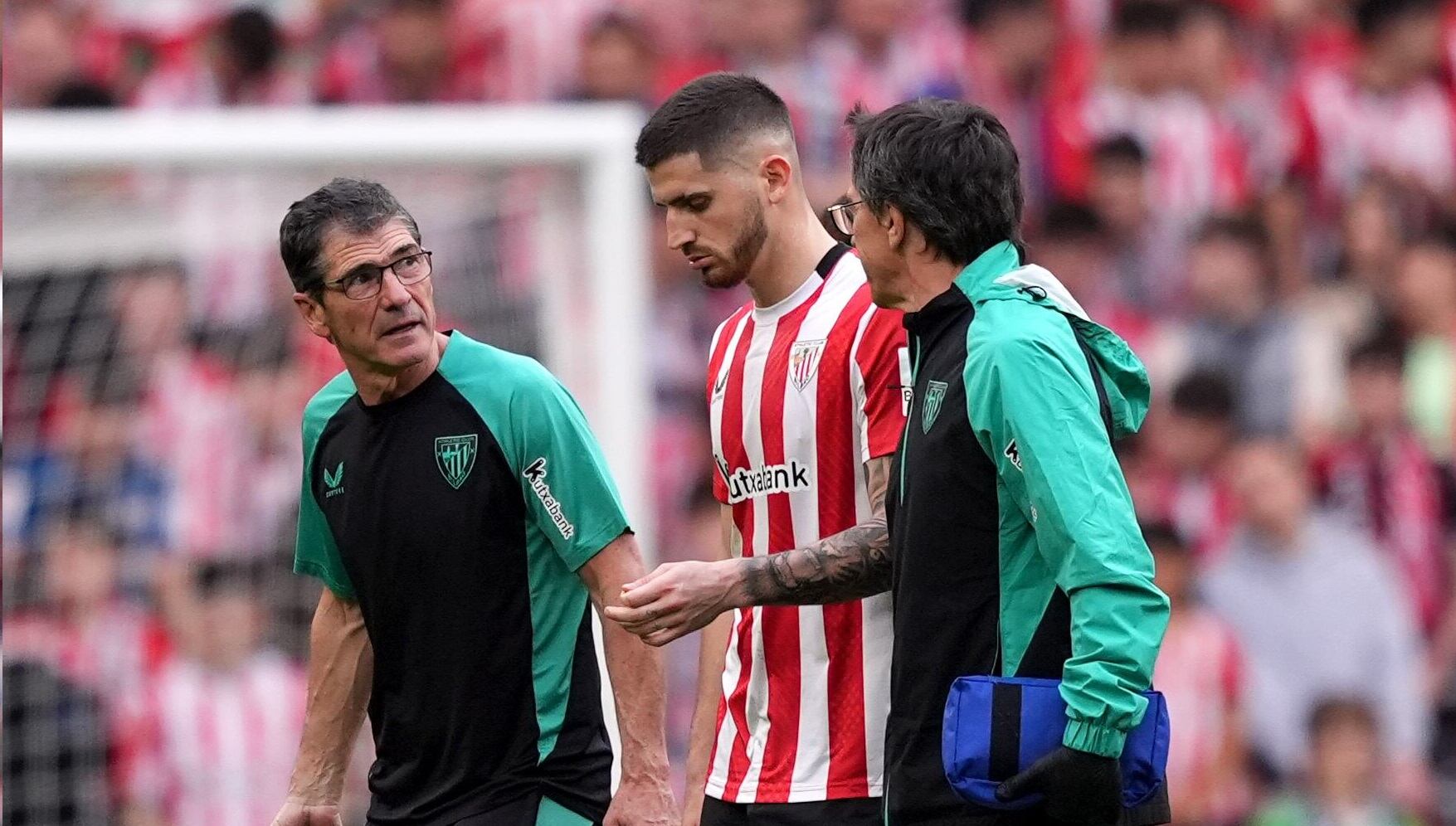 Oihan Sancet se retira lesionado de un partido en San Mamés