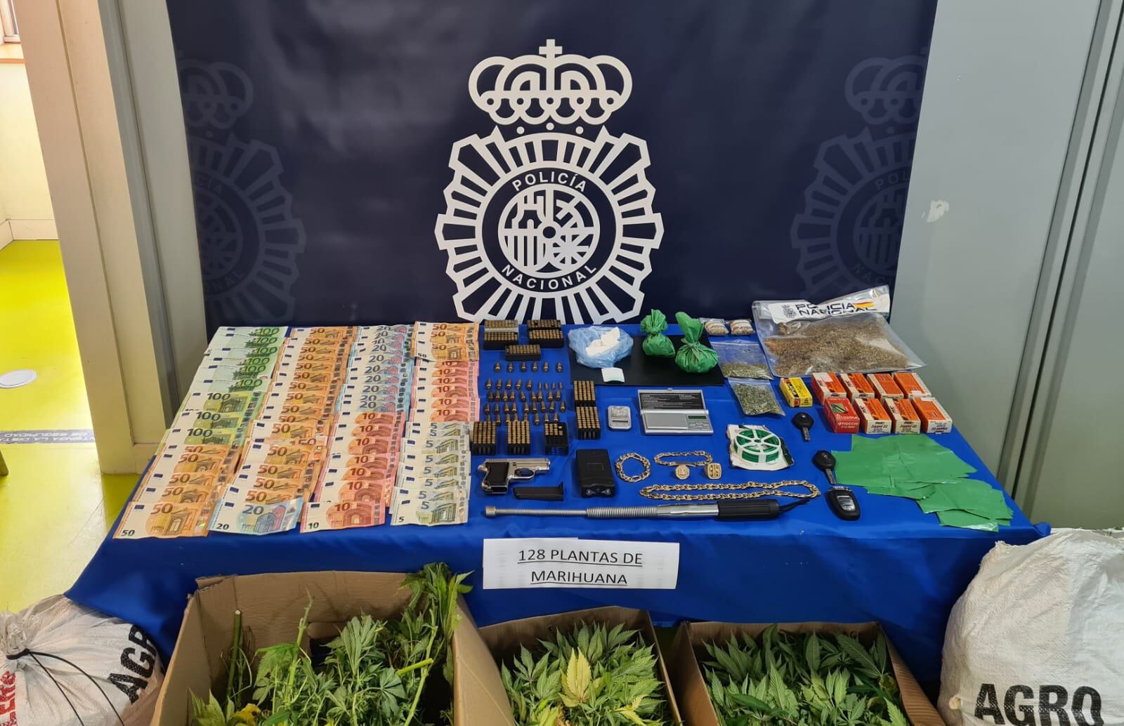 Material incautado por la policía en las 600