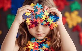 Madres y asociaciones reclaman más ATE y mejor comunicación entre centros educativos y familias.