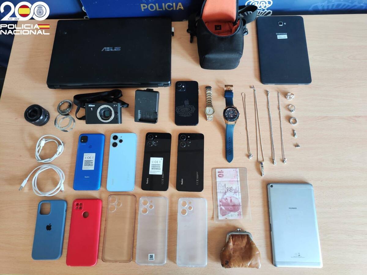 Detingut un home per robatoris amb força a comerços i un domicili i per falsedat documental a Ciutadella
