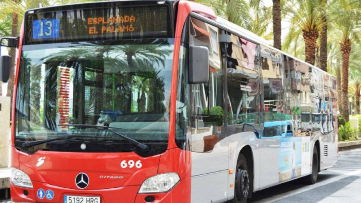 El bipartito anuncia para después de elecciones la gratuidad de los autobuses que criticaba a la Generalitat