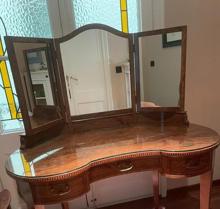 Donación particular. Tocador original del Hotel Ritz de la suite donde vivió Salvador Dalí.