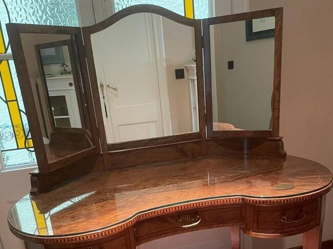 Donación particular. Tocador original del Hotel Ritz de la suite donde vivió Salvador Dalí.