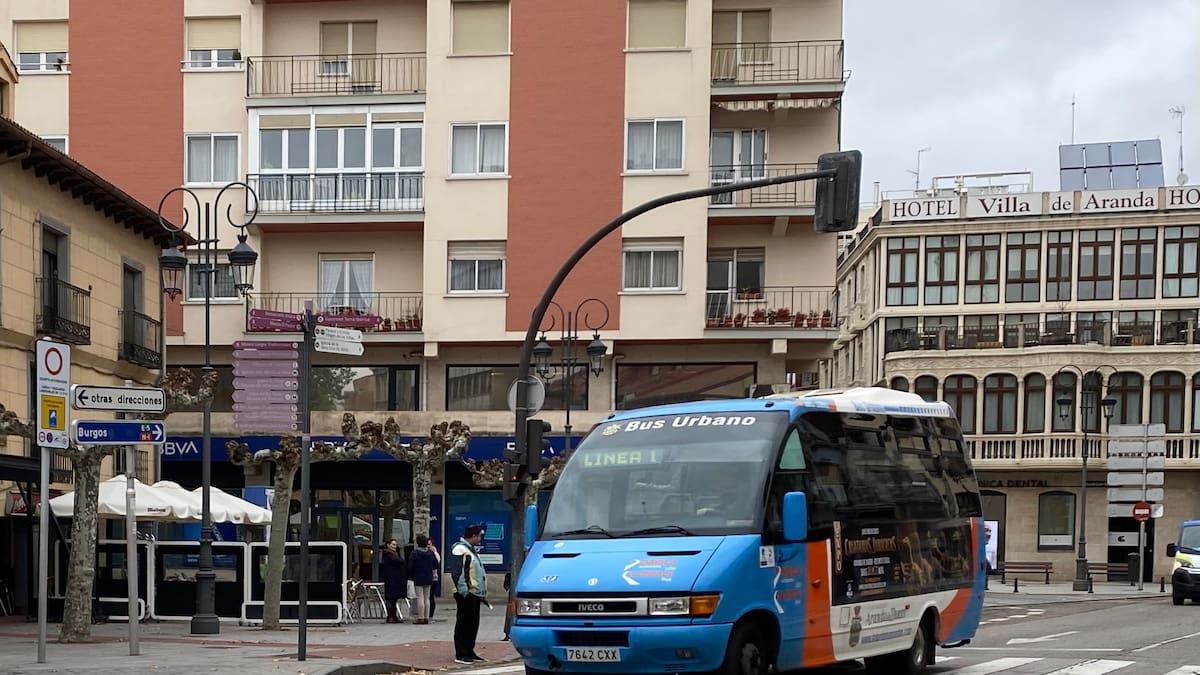 Cara a cara municipal con Cristina Valderas, portavoz del PP y el concejal no adscrito Alberto Marcos noviembre 2024 servicio bus urbano