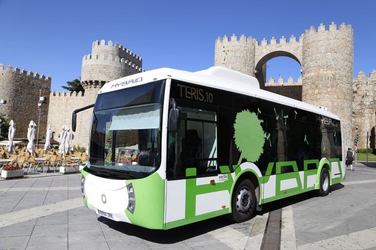 El nuevo autobús ha sido presentado en la plaza de Santa Teresa