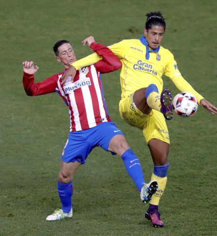 Lemos gana un balón