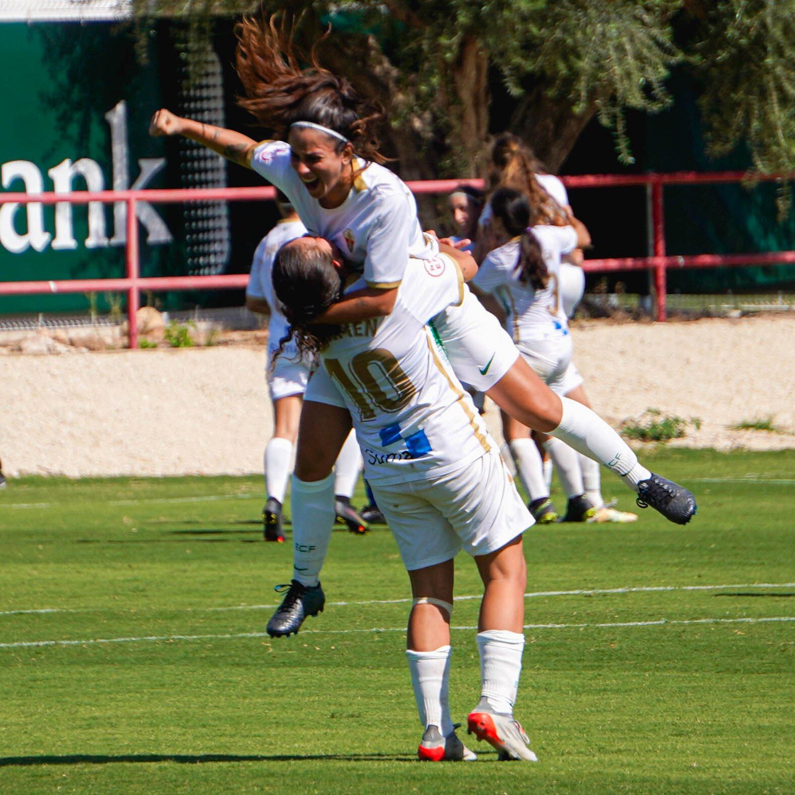 Las jugadoras del Elche celebran uno de los goles al Cádiz