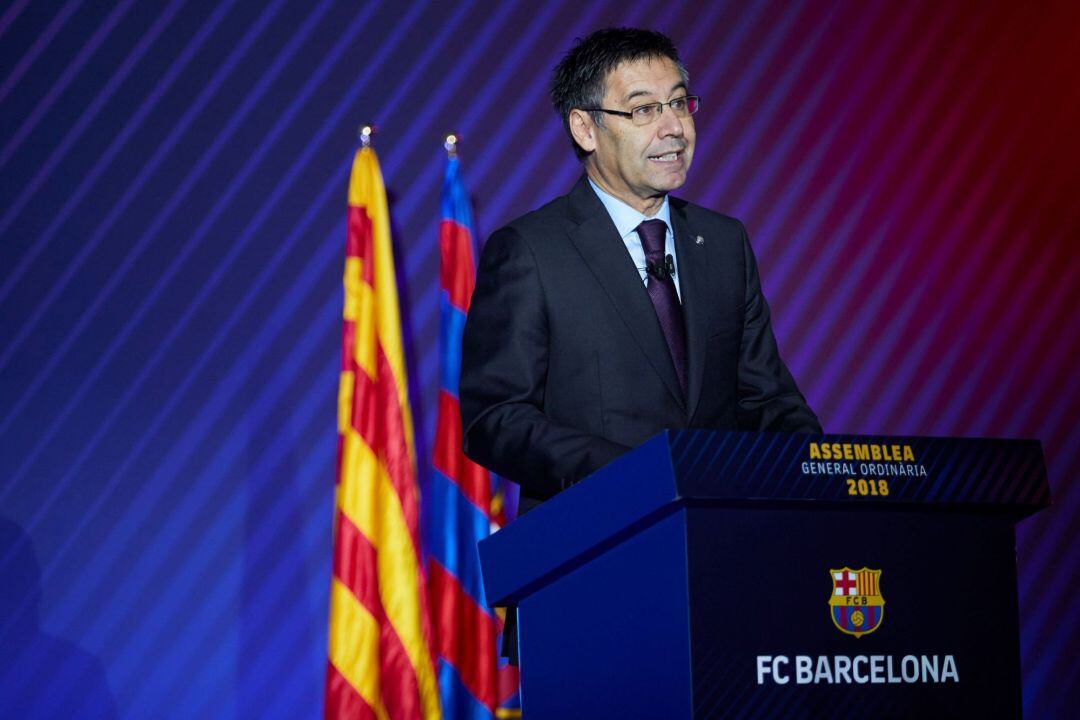 El presidente del FC Barcelona, Josep Maria Bartomeu, durante su intervención en la Asamblea de Compromisarios del FC Barcelona.