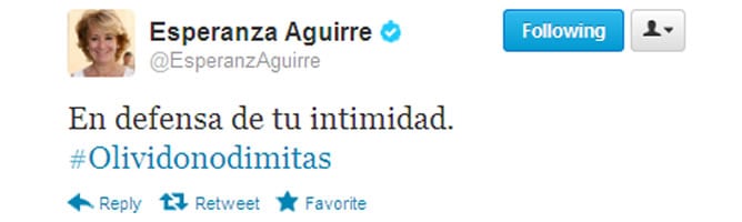 La presidenta madrileña, Esperanza Aguirre, ha dado su apoyo en Twitter a la concejala del PSOE de Los Yébenes cuyo vídeo íntimo se ha colgado en Internet