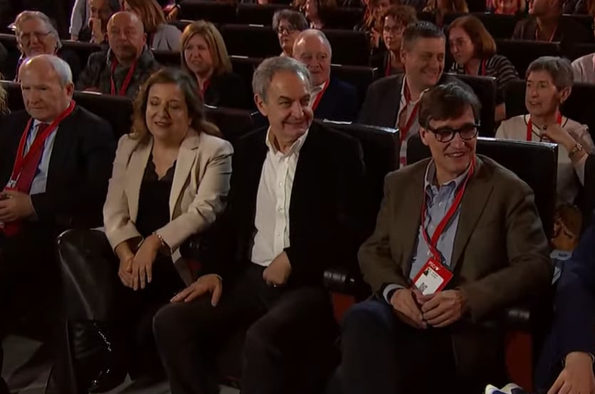 Representación socialista oscense detrás de Illa y Zapatero