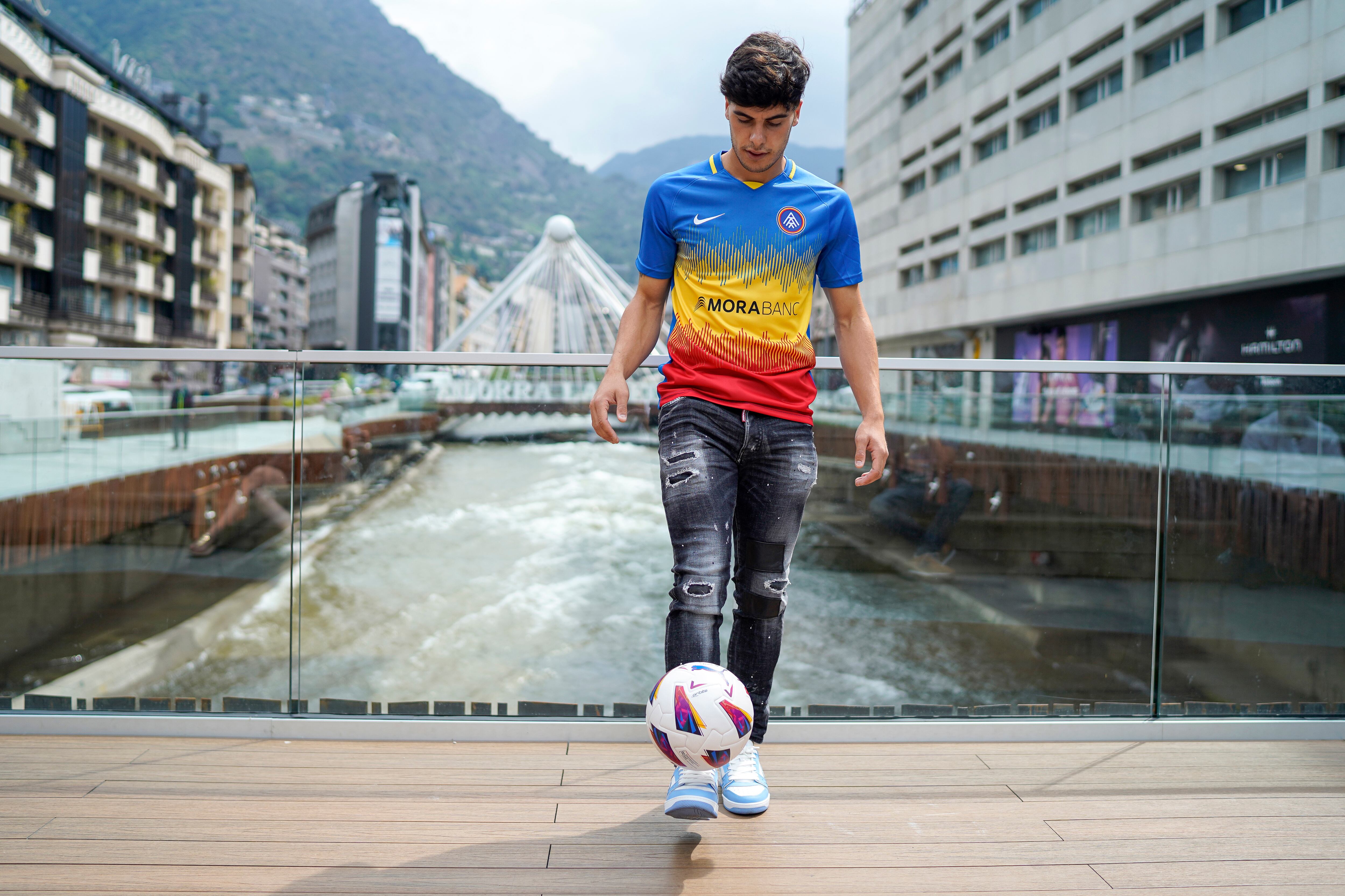 Julen Lobete, el nou punta de referència de l'FC Andorra