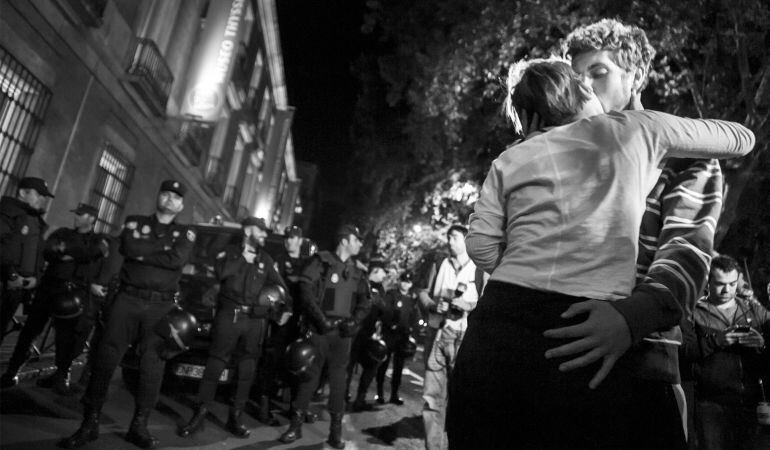 El beso del 15-M.