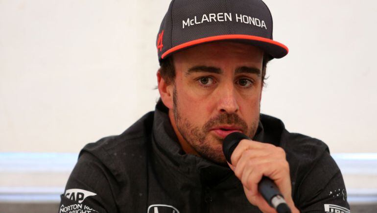 Fernando Alonso habla ante la prensa de sus expectativas con el McLaren en Canadá