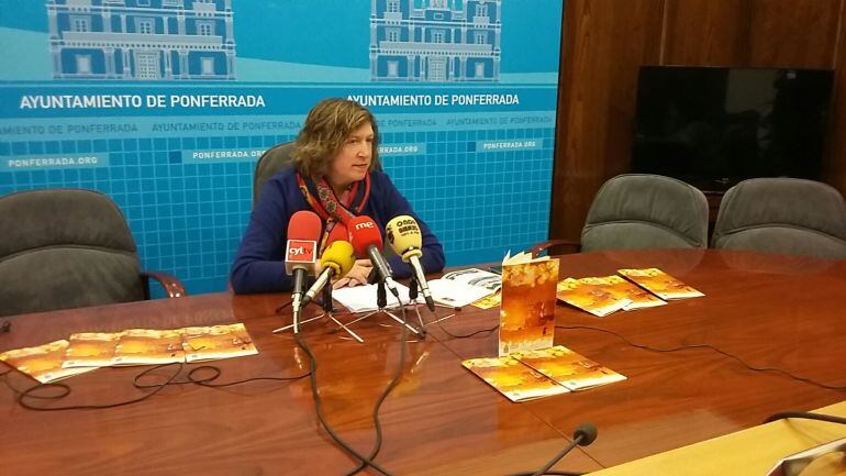 La concejala de Fiestas de Ponferrada presenta el programa navideño