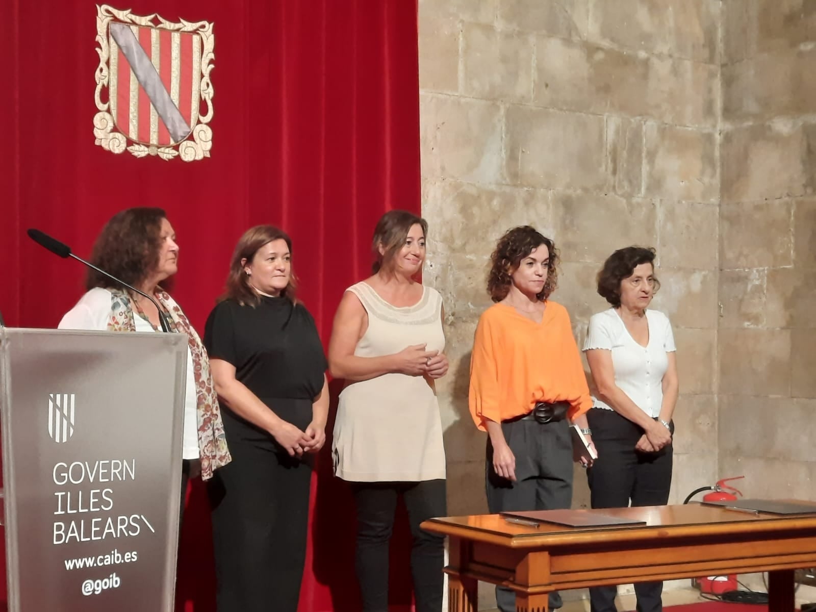 La presidenta del Govern, Francina Armengol, junto con las conselleras De la Concha, Garrido, Sánchez y Santiago.
EUROPA PRESS
27/10/2022