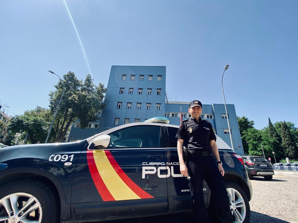 Rafael Ruiz, inspector jefe de la Brigada Provincial de Extranjería y Fronteras de la Policía Nacional en Córdoba, frente a la comisaría de Avenida Doctor Fleming